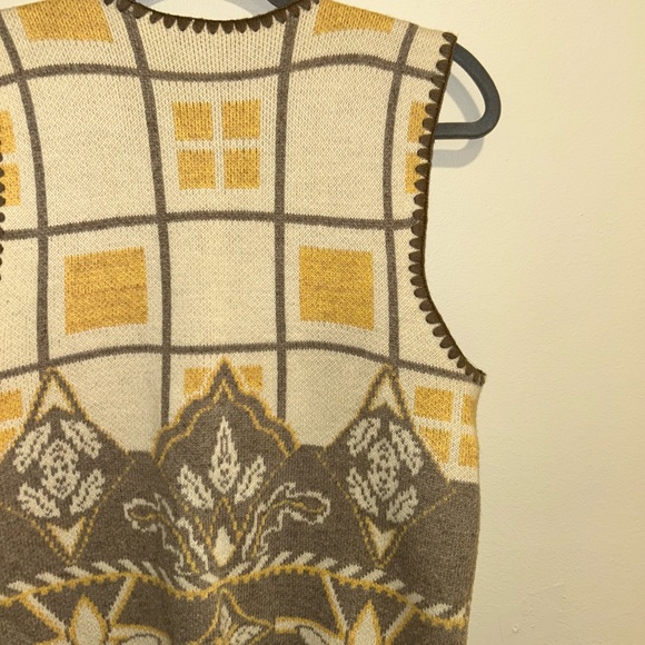 Granola Girl Vest - Picture 6 of 10